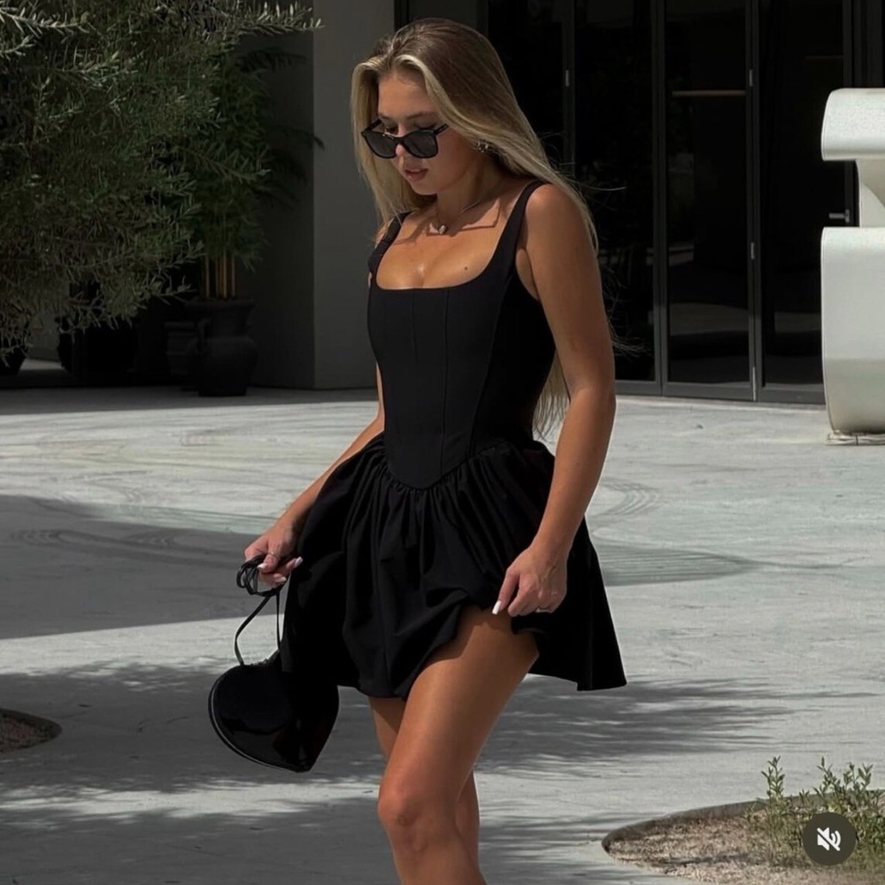 Zara Chic Black Poplin Dress with Sleek Design